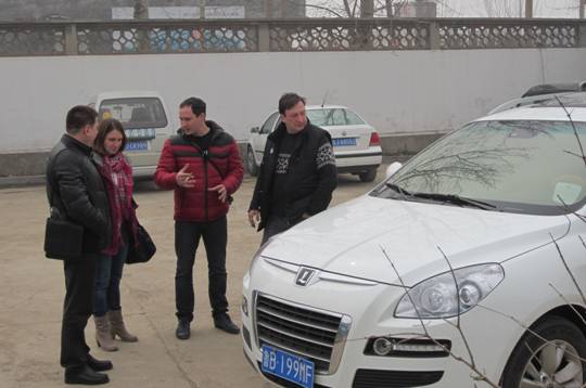俄羅斯客戶(hù)來(lái)公司驗(yàn)收數(shù)控管螺紋車(chē)床［組圖］